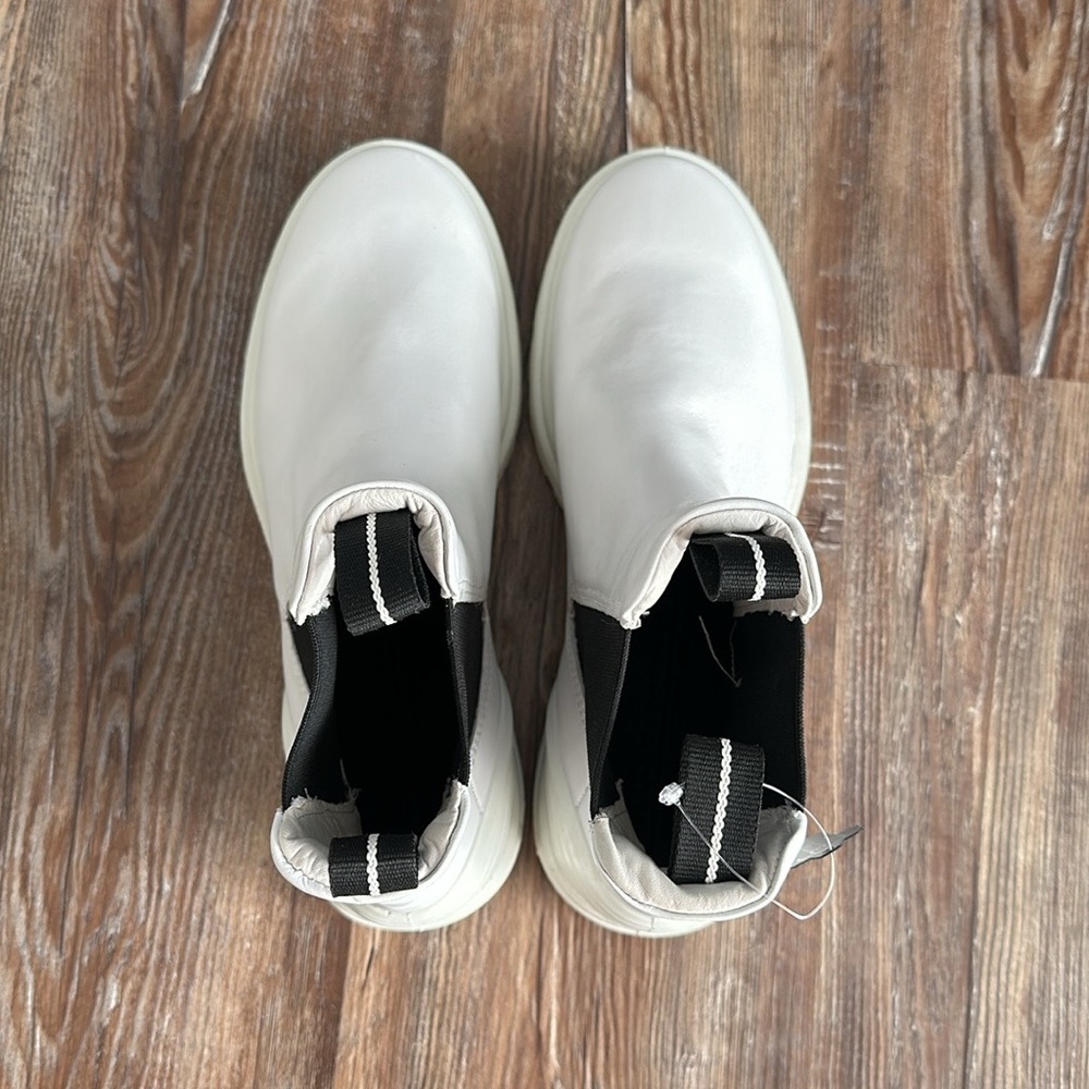 Ecco Tredtray White Leather Chelsea Boots - Picture 4 of 11
